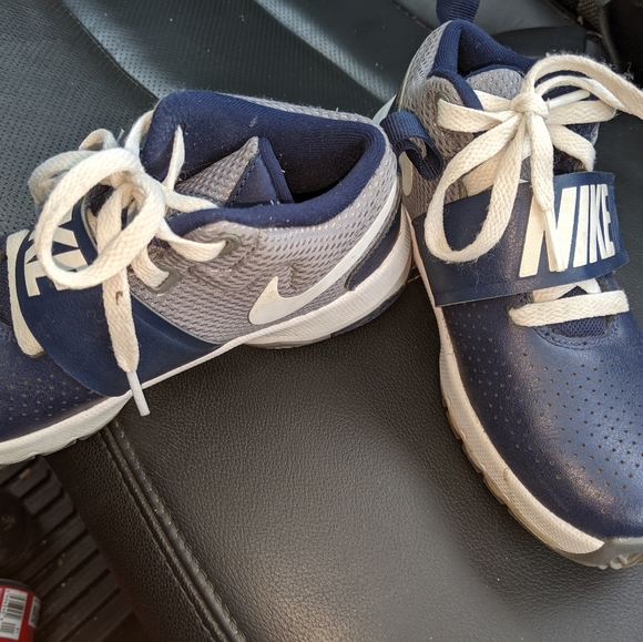 Boys Nike Sneakers - Picture 1 of 2